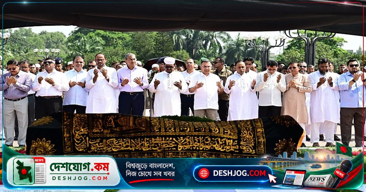 সালাহউদ্দিন আহমেদের শেষকৃত্যে অংশ নেন প্রধানমন্ত্রী তারেক রহমান, রাষ্ট্রপতির প্রতিনিধি শ্রদ্ধা নিবেদন