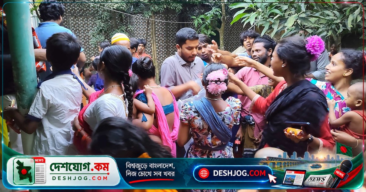 শরীয়তপুর বন্ধুসভার উদ্যোগে বেদেপল্লির শিশুদের পৌঁছায় খাদ্য ও শিক্ষাসামগ্রী