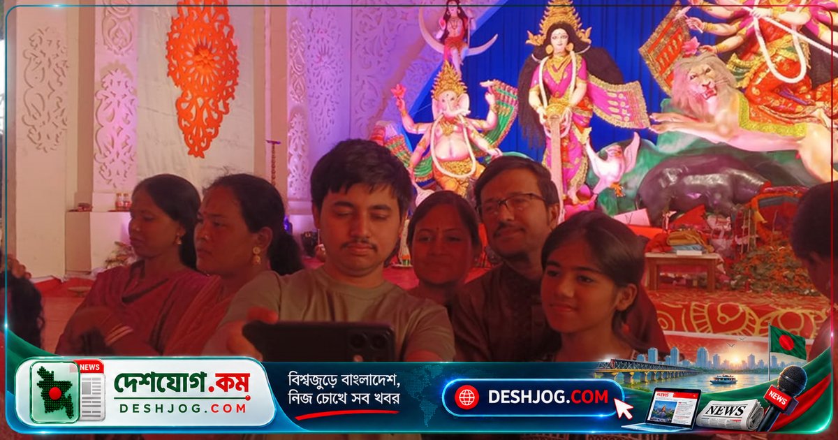শারদীয় পূজা: ক্যামেরার ফ্রেমে ধরে রাখা উৎসবের রঙিন মুহূর্ত