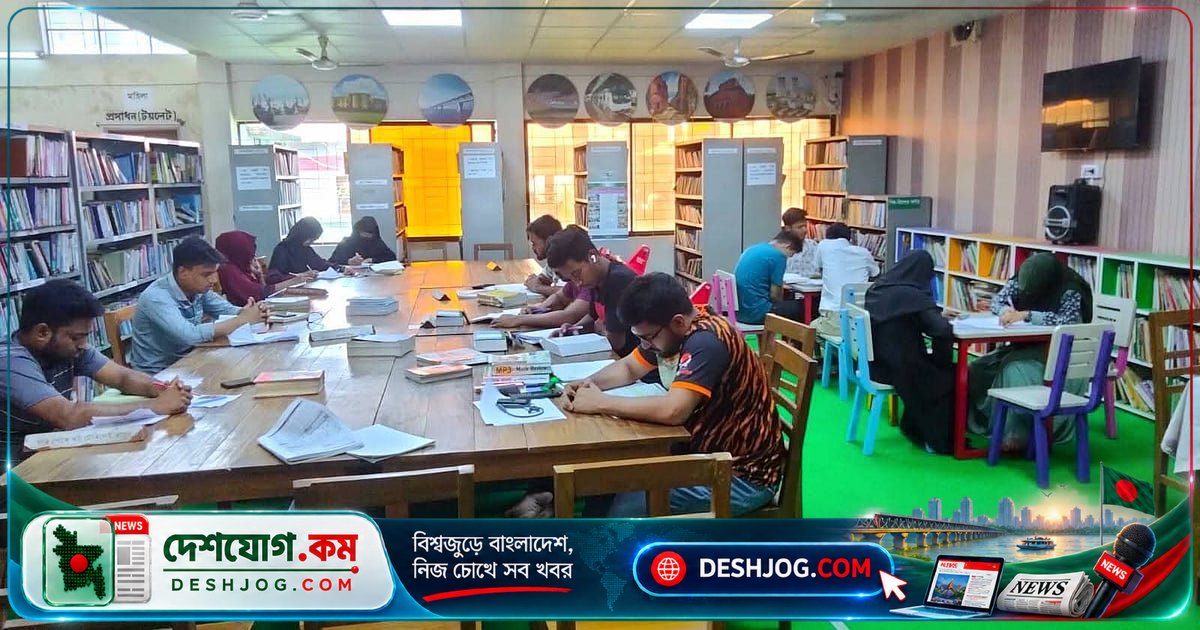 শেরপুরের শতবর্ষী গণগ্রন্থাগার: বইয়ের আবেদন অমলি, প্রতিদিন ৫০-৬০ জন পাঠকের ঠিকানা এখানে