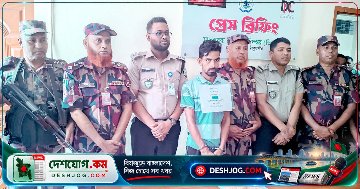 ঝুলে পড়া সিপাহির অদম্য সাহস: চলন্ত ট্রাকে ঝুলে জব্দ ৩২ লাখের ইয়াবা চালান