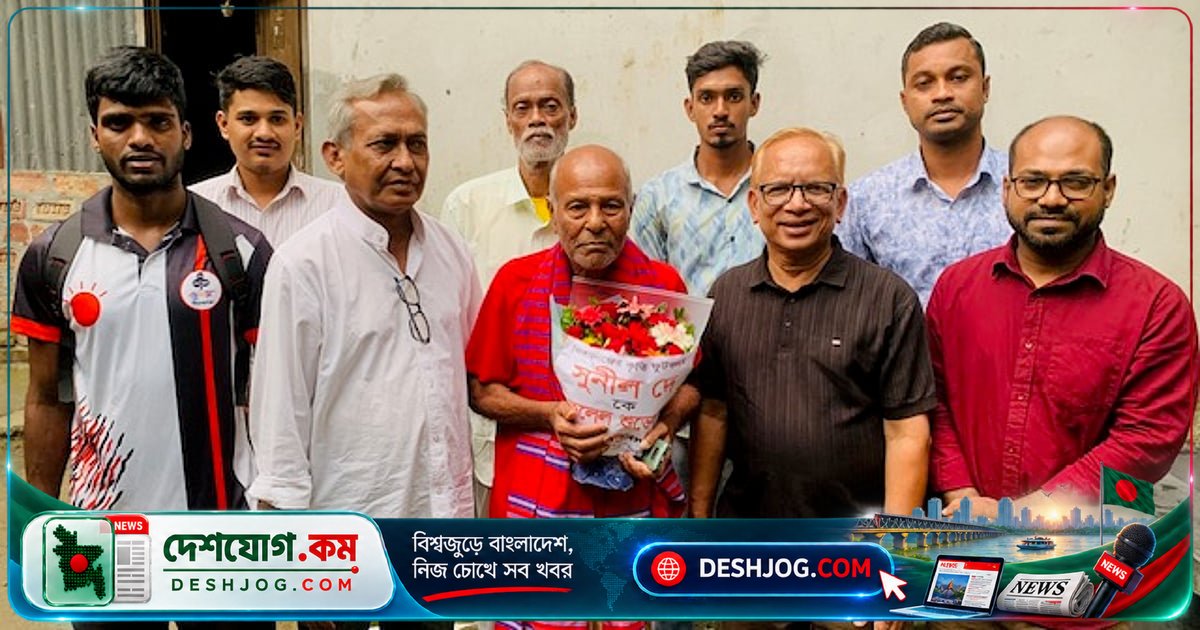 সিরাজগঞ্জের ক্রীড়া প্রেমিক সুনীল দে-কে বন্ধুসভা প্রদান করে সম্মাননা: প্রথম আলোর ২৮তম বার্ষিকী উপলক্ষে