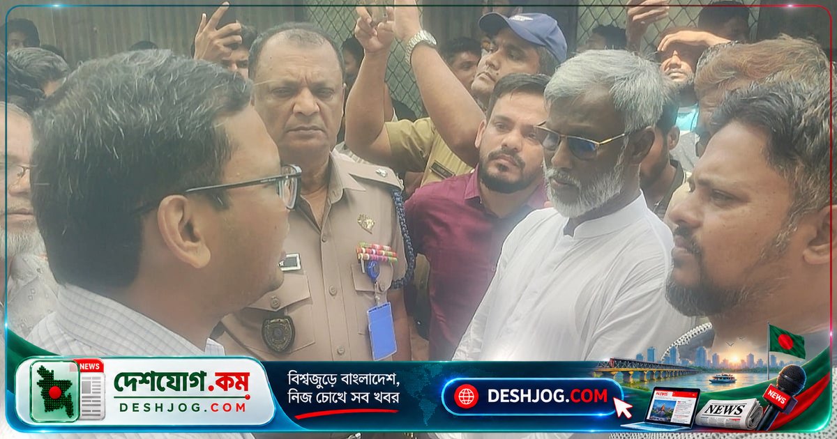 সীতাকুণ্ডে রেলওয়ে কর্মকর্তা ফিরে যান বাধা পেয়ে, বাসিন্দারা দাবি ক্ষতিপূরণ ও সময় বাড়ানো