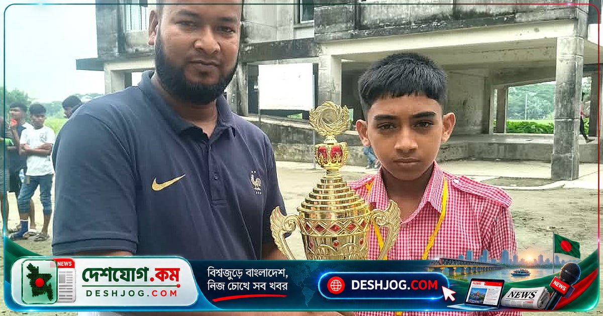 ষষ্ঠ শ্রেণির ছেলে ফুটবল জগতে স্বপ্ন বুনছে: ‘জাতীয় দলের জার্সি পেতে চাই’