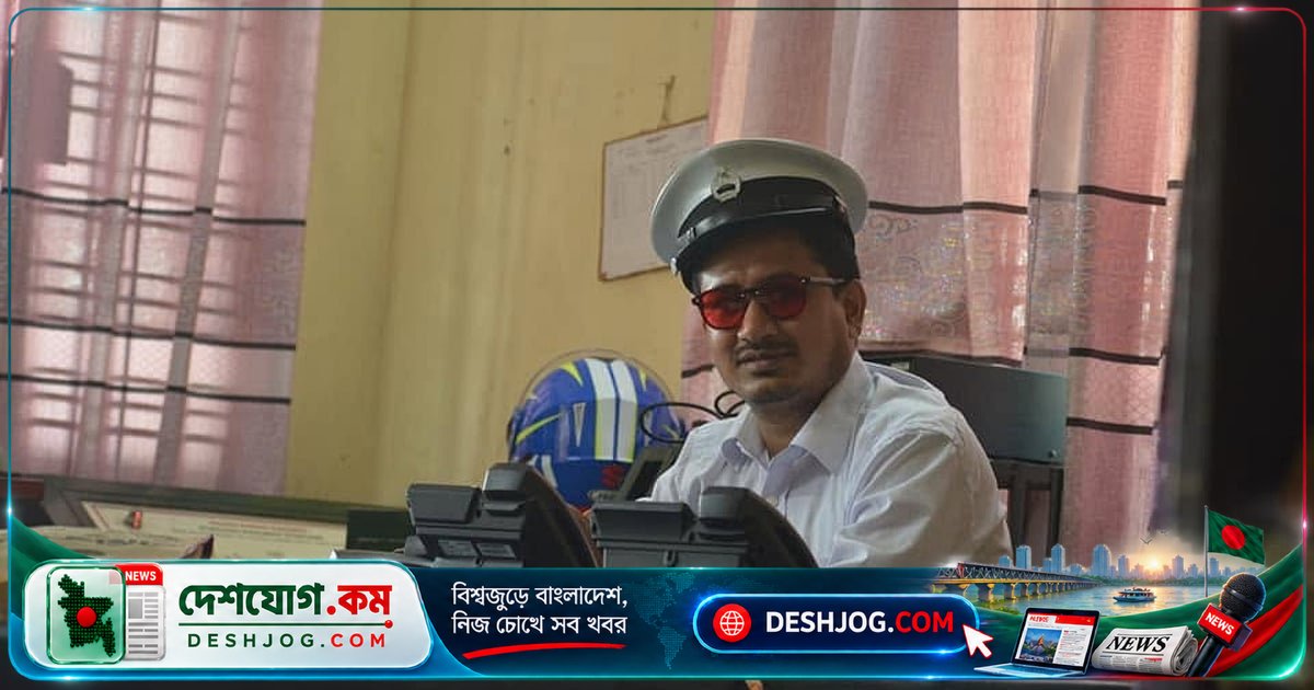 পা হারিয়ে পথ হারাননি: ঠাকুরগাঁও স্টেশনমাস্টার সুজন কীভাবে কৃত্রিম পায়ে রেলের দায়িত্ব নিলেন