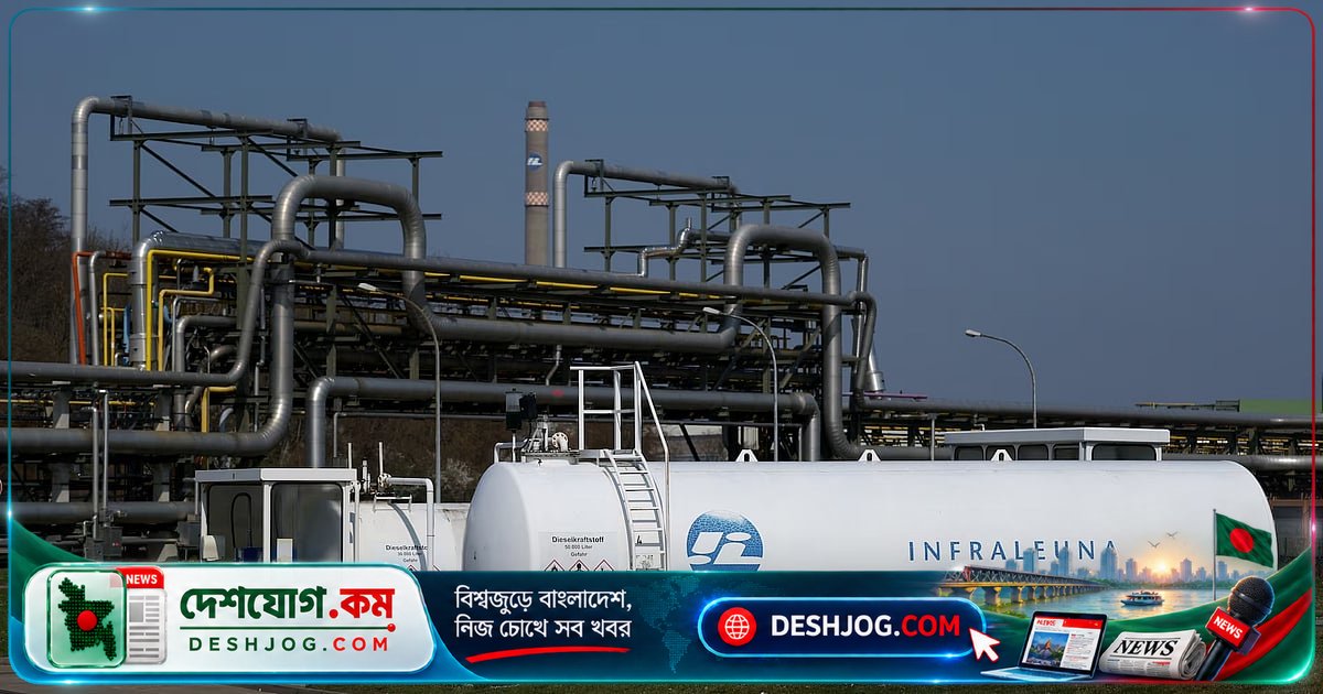 ইউরোপের জ্বালানি সংকট মোকাবিলায় ট্রাম্পের নিষেধাজ্ঞা হুমকি: ডিজেল মজুত ছাড়তে বলা ১২ কোটি ব্যারেল