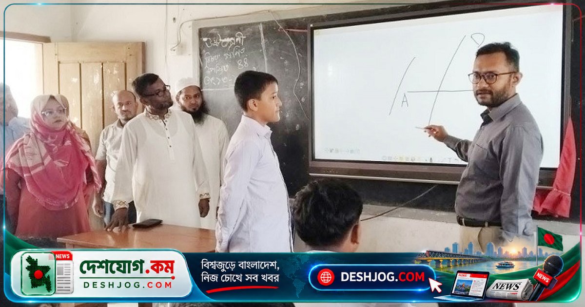 লালমোহনে ইউএনও গণিত পাঠ দিলে শিক্ষার্থীদের মধ্যে উচ্ছ্বাস, শিক্ষকরা প্রশংসা