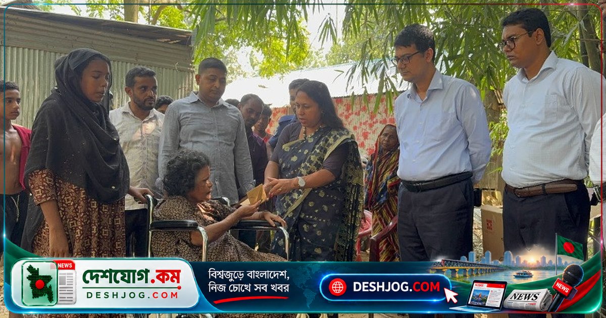 ১০ বছরের ঘরবন্দি জীবন থেকে মুক্তি: হুইলচেয়ারে বের হলেন শেরপুরের জমেলা বেগম